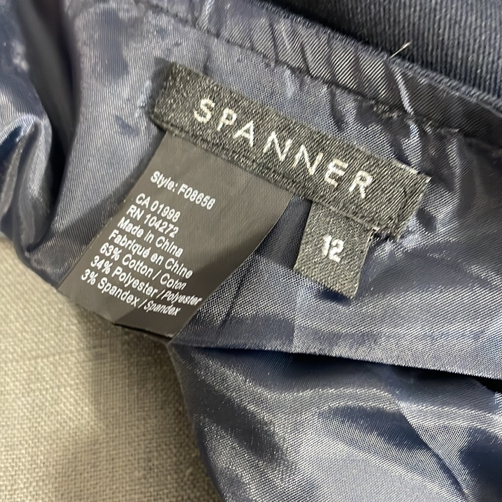 Spanner Navy skirt suit fully lined. Blazer size 10 skirt size 12 - Picture 10 of 15